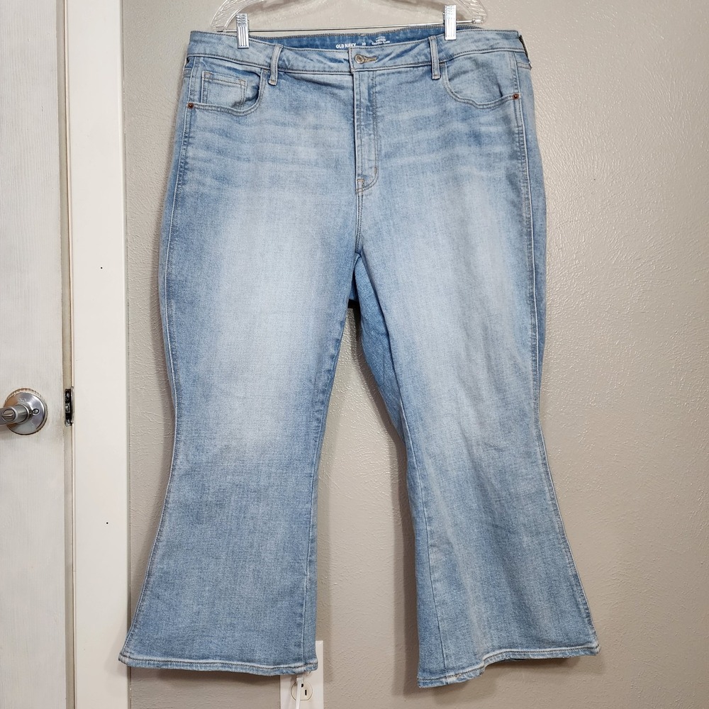 Old Navy Jean's Women's Size 20‎ Vintage Cropped Flare Light Wash Whiskered